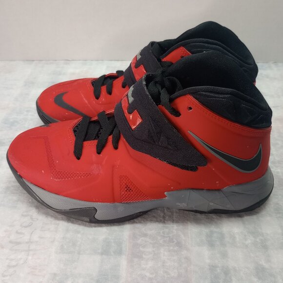 Nike LeBron Soldier V11 Red & Black Basketball Shoes Sz 5.5y - Picture 2 of 6